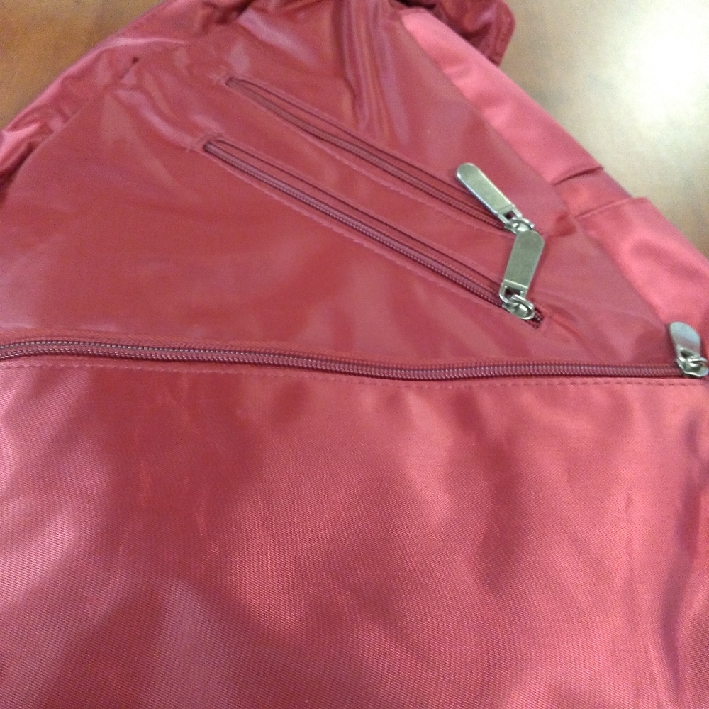 ๐ Backpack - Picture 4 of 8